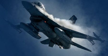 Polska przestrzeń powietrzna pod nadzorem. Wzmożona aktywność lotnictwa po ataku na Ukrainę