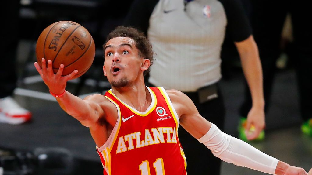 Trae Young w meczu przeciwko Milwaukee Bucks