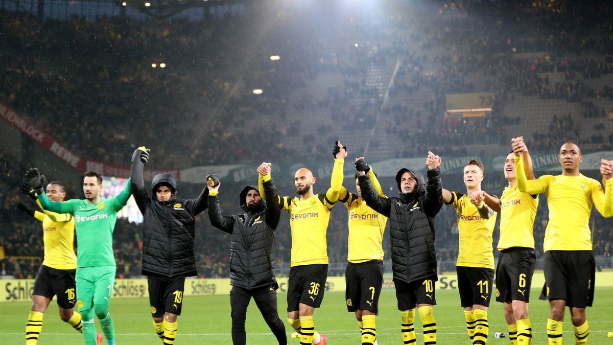 Zdjęcie okładkowe artykułu: PAP/EPA / FRIEDEMANN VOGEL / Na zdjęciu: radość piłkarzy Borussii Dortmund
