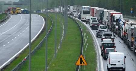 Damienice. Poważny wypadek na A4. Lądował śmigłowiec LPR