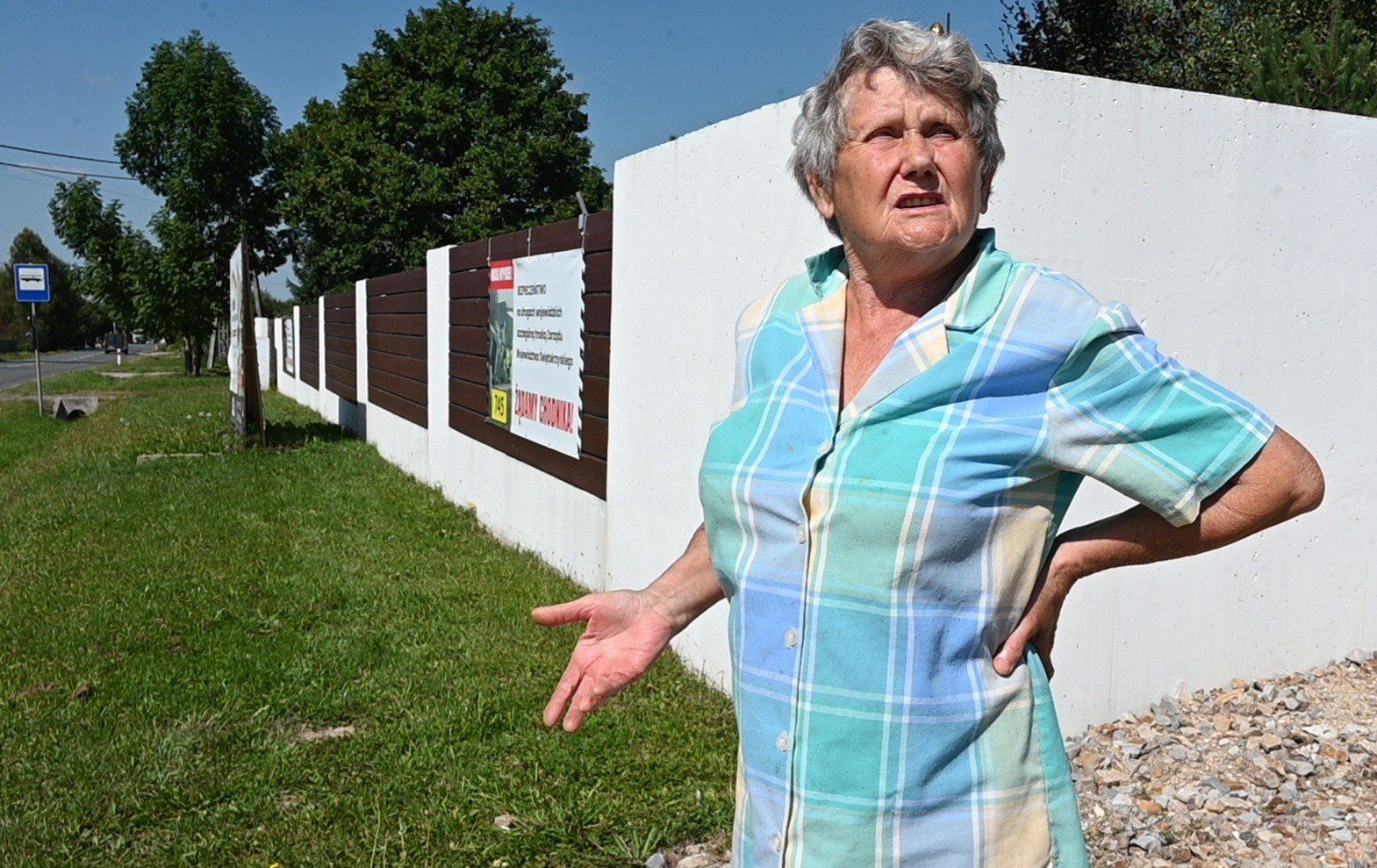 - Ruch jest ogromny, a bezpieczeństwa praktycznie nie ma. Idąc piechotą trzeba iść rowem, bo inaczej się nie da. To cud, że nie było tu jeszcze ofiar śmiertelnych - mówi pani Irena, która mieszka w Masłowie od wielu lat.