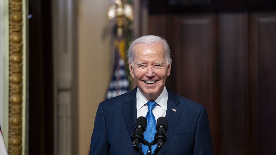 US President Joe Biden speaks during a meeting of the National Infrastructure Advisory Council in the Indian Treaty Room of the White House in Washington, DC, USA, 13 December 2023. President Biden warned on 12 December that failing to approve additional funding for Ukraine would embolden the Russian President, and threaten to derail Ukraine's path toward becoming a country that was 'proud, free and firmly rooted in the West'. EPA/AL DRAGO / POOL Dostawca: PAP/EPA.