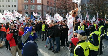 Manifestacja górników w Warszawie. Chcą działań władz ws. cen energii