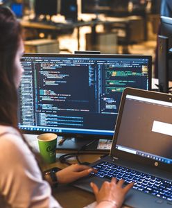 Handel fałszywymi opiniami. UOKiK stawia zarzuty firmom