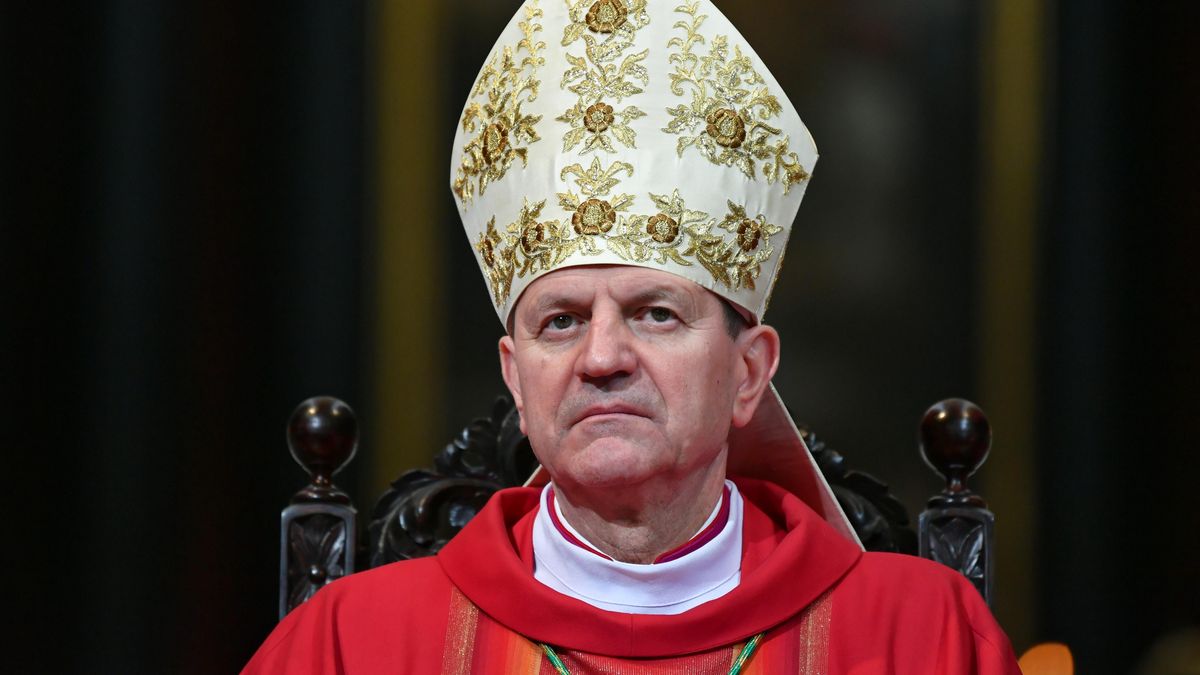 Abp Tadeusz Wojda chce, by księża uczyli młodzież o seksualności 