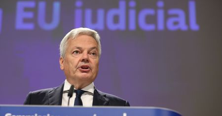 Komisarz z Brukseli uderzył w Polskę. Węgrom też się dostało