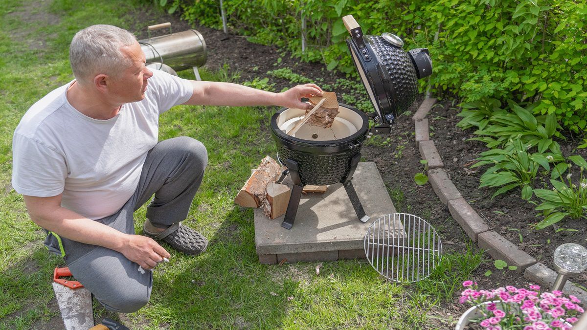 Grill. Jakiej podpałki użyć? Fot. AdobeStock