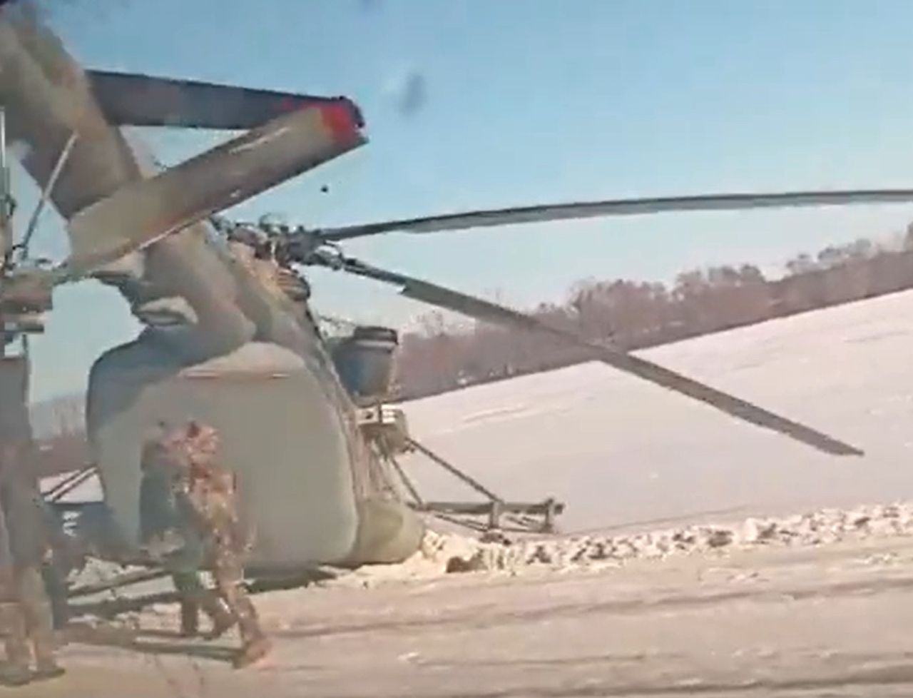 Mi-8 po awaryjnym lądowaniu