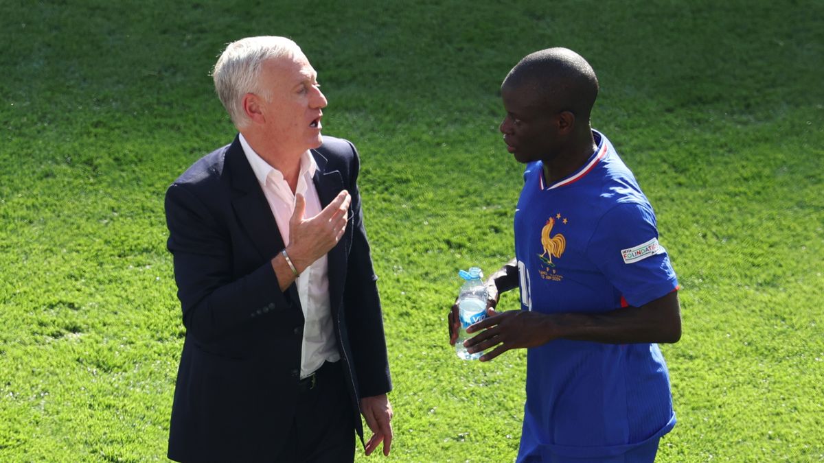 PAP/EPA / GEORGI LICOVSKI  / Na zdjęciu: Didier Deschamps i N'Golo Kante