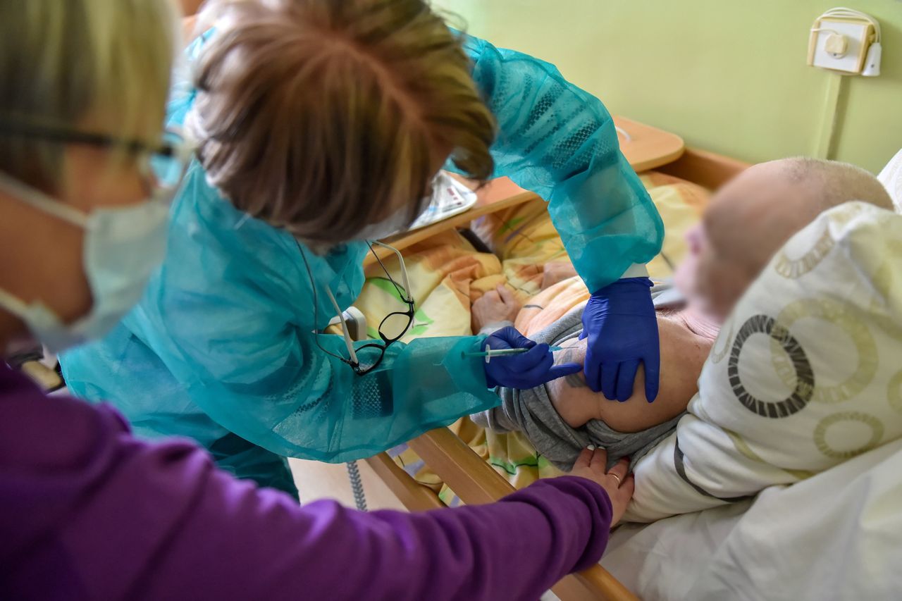 Koronawirus. Prawie 7 tys. zakażeń w Polsce. We Wrocławiu przybyło chorych, 5 osób zmarło