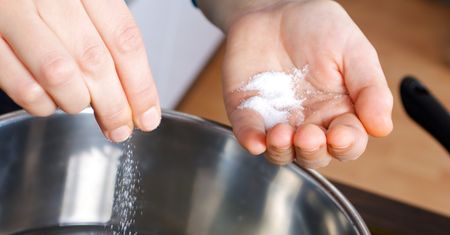 Jak to jest z tą solą? Niektórzy unikają jej jak ognia