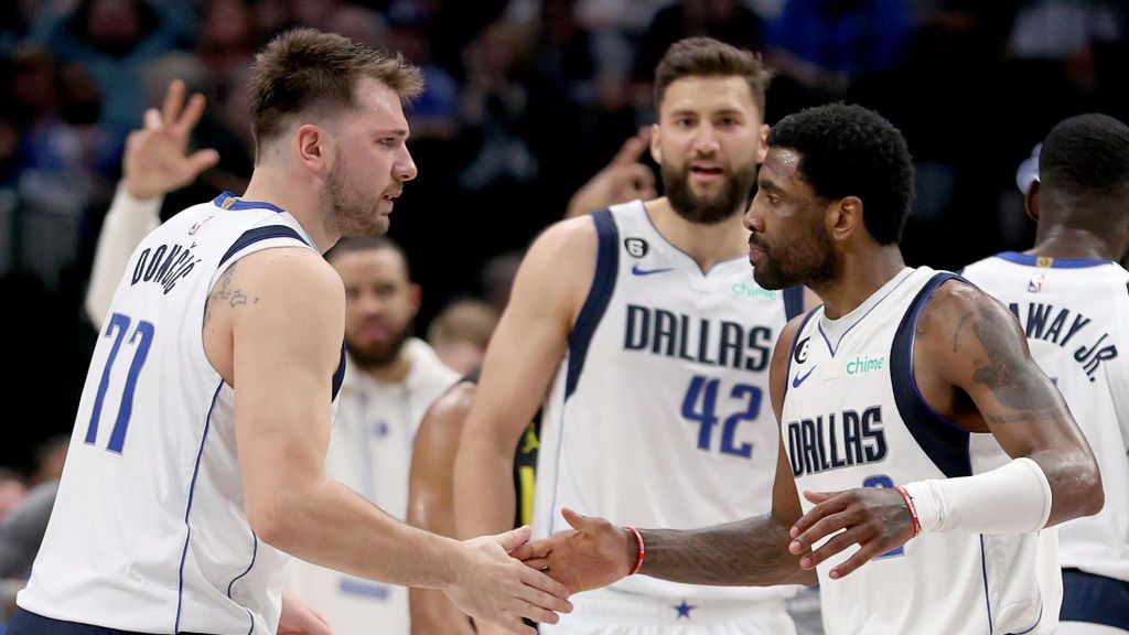 Getty Images / Tom Pennington / Na zdjęciu: koszykarze Dallas Mavericks
