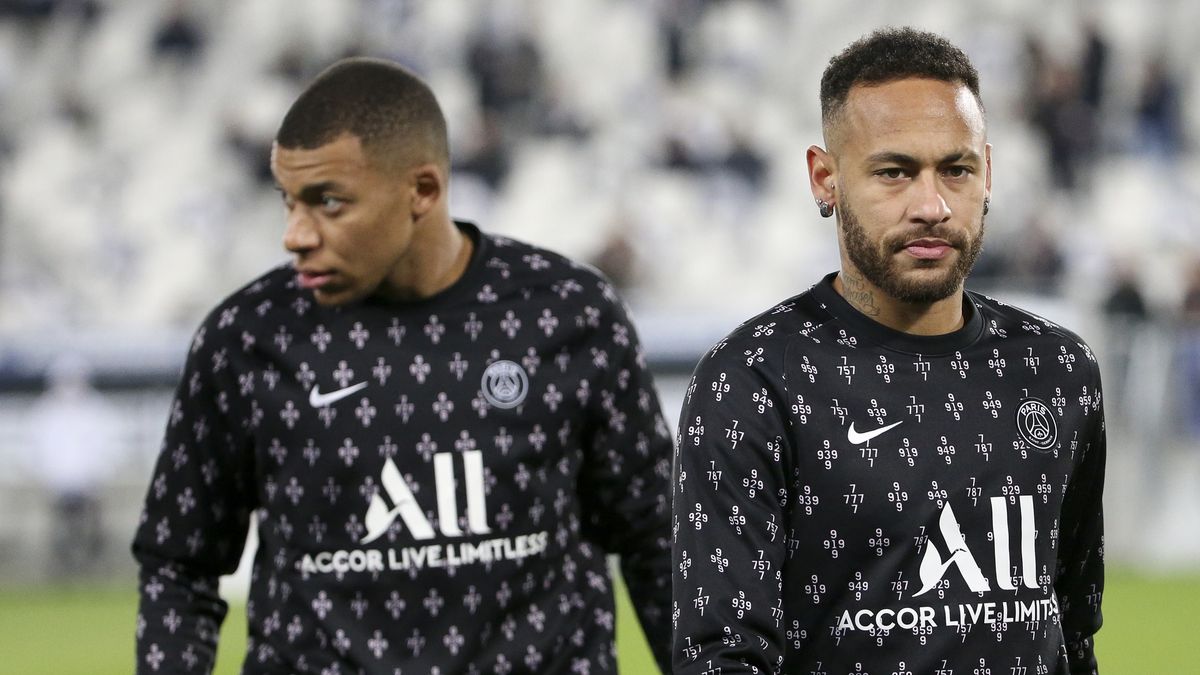 Kylian Mbappe (z lewej) i Neymar