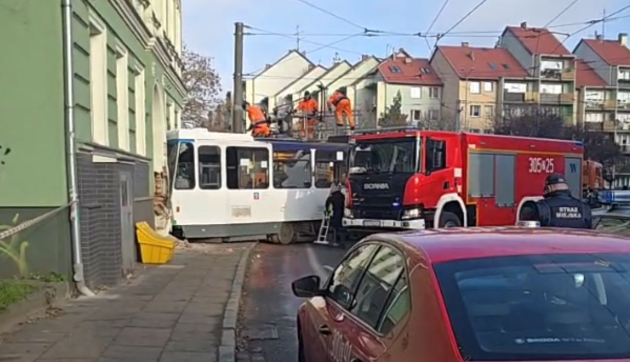 Tramwaj wbił się w kamienicę. Są poszkodowani