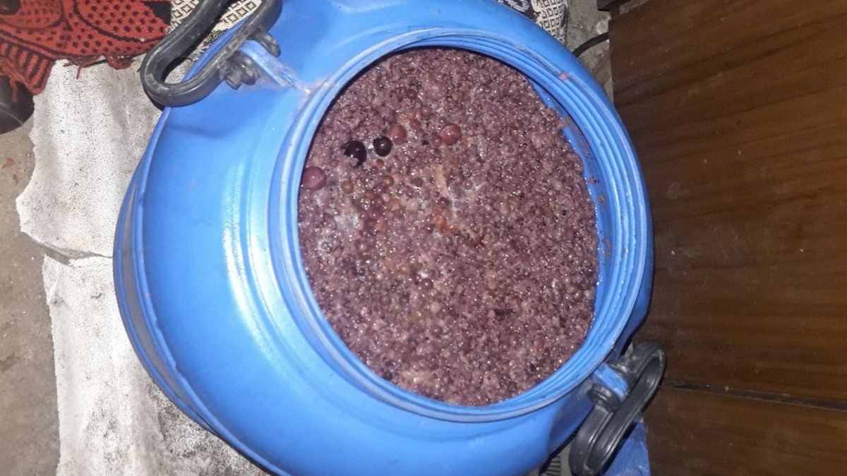 69-latek odpowie za nielegalną produkcję i sprzedaż alkoholu bez odpowiedniego wpisu do rejestru. 