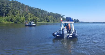 Mazury: znaleziono ciała rodziców, którzy skoczyli do jeziora za dzieckiem
