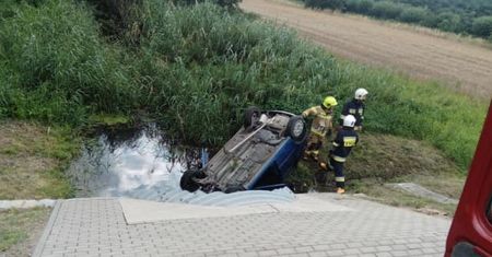 Kawnice. Wypadek samochodu. Kobieta pod wpływem alkoholu