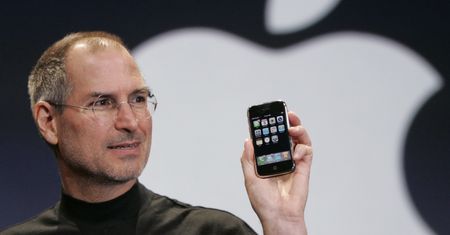 Pierwszy smartfon z... - 10 telefonów, które przetarły szlaki