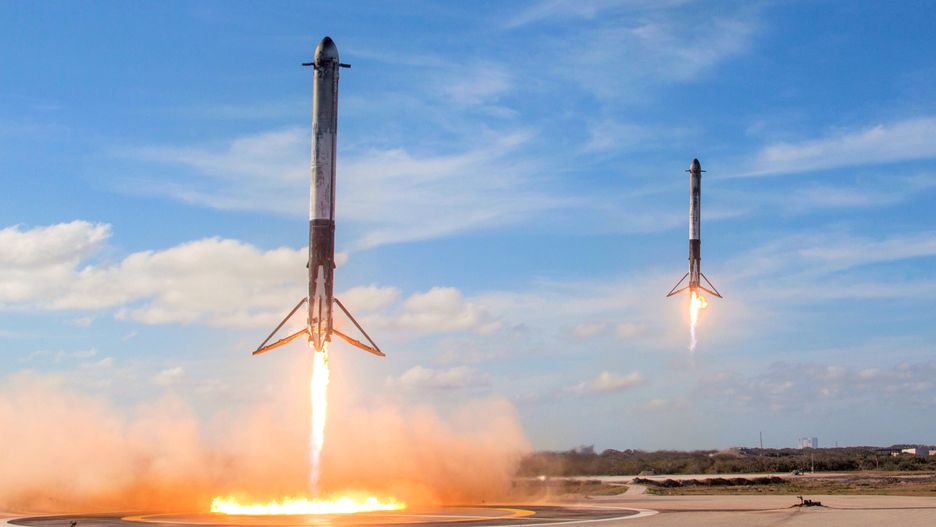Boostery Falcona Heavy podczas lądowania