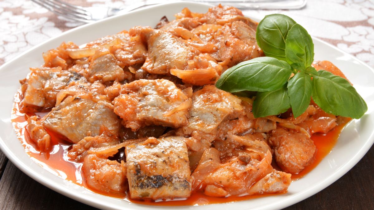 Śledzie wypadają świetnie jako ryba po grecku