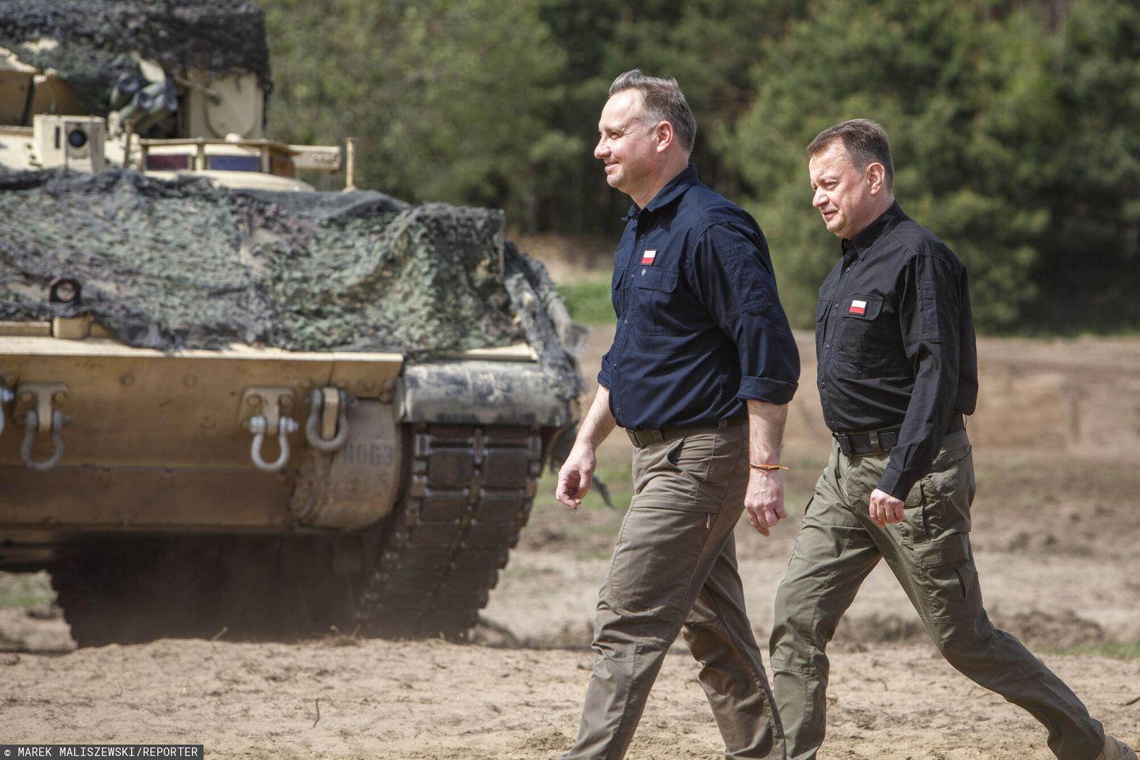 Nowogród, 19.05.2022. Wizyta prezydenta Andrzeja Dudy, ministra obrony narodowej Mariusza Błaszczaka i ambasadora USA w Polsce Marka Brzezińskiego na ćwiczeniach DEFENDER-Europe 2022