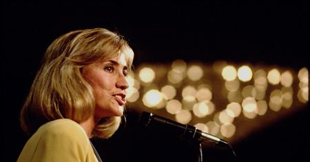 Klątwa Hillary Clinton. "Dla niektórych jest bohaterką, dla innych oszustką"