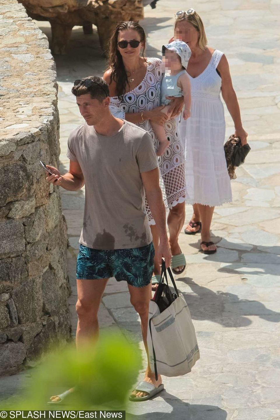 Anna Lewandowska i Robert Lewandowski z córką Klarą na wakacjach w Grecji