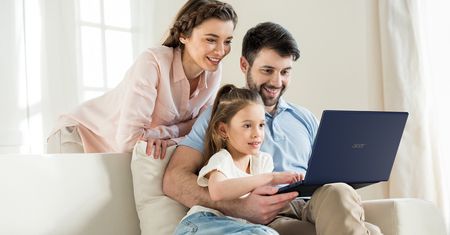 Pięć notebooków do pracy zdalnej i nauki, w cenie do 2500 PLN. Co oferują tanie notebooki.