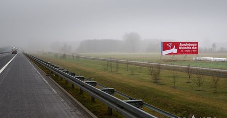 Niemcy chcą ściągać inwestorów z Polski. Reklamują się przy autostradzie i "prowadzą Polaków za rękę"