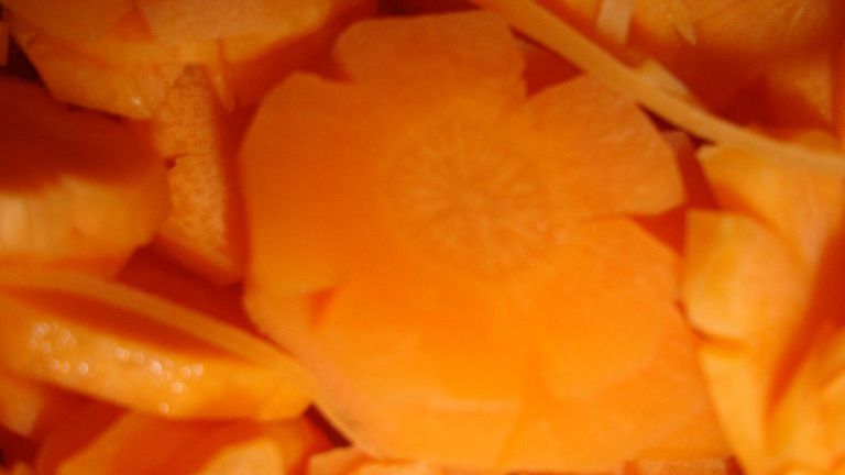 Gotowana mrożona marchew bez dodatku soli, odsączona