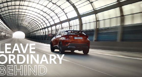 Toyota CHR z nową kampanią. Spot nagrano w Warszawie
