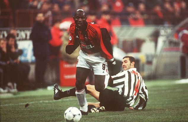 George Weah w barwach Milanu / fot. Alexander Hassenstein/Bongarts/Getty Images