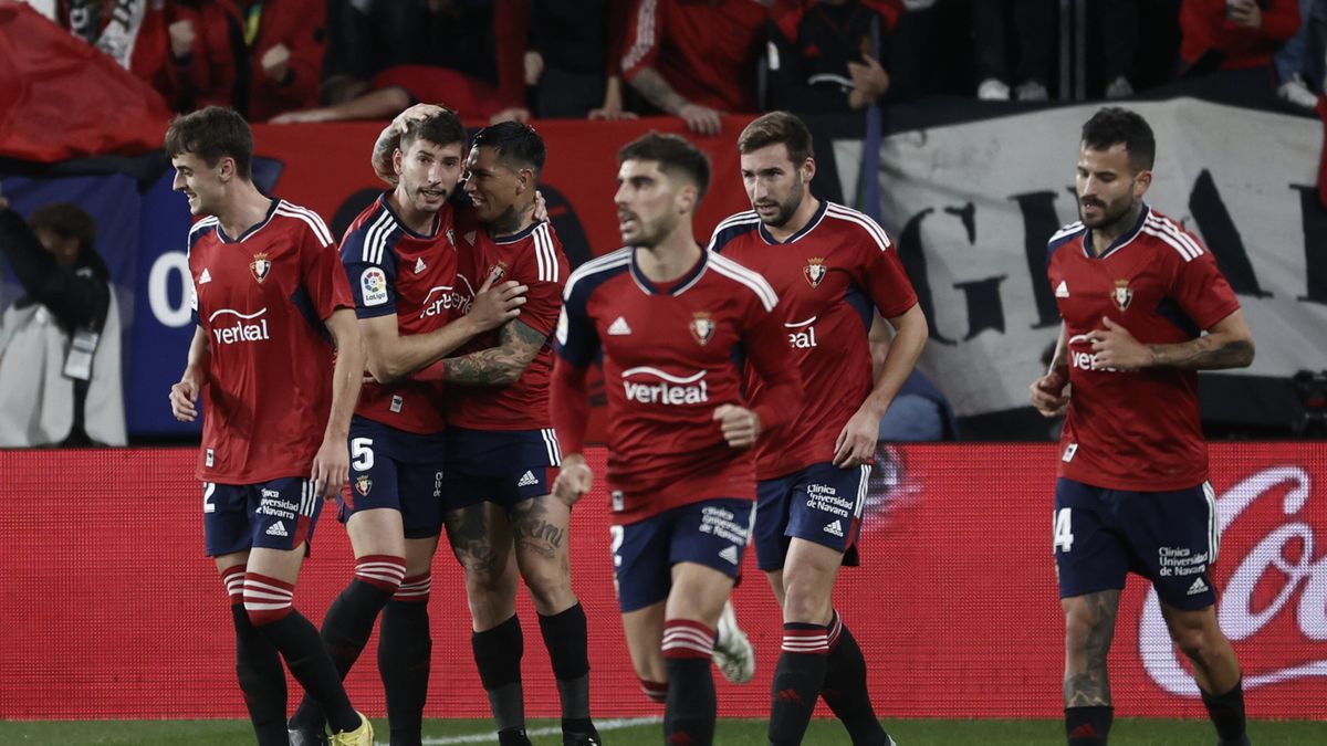 PAP/EPA / Na zdjęciu: piłkarze Osasuny