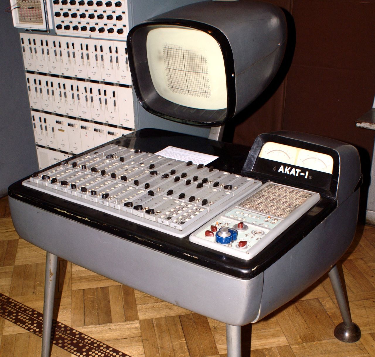 AKAT-1 — tranzystorowy analizator równań różniczkowych. Dzieło Jacka Karpińskiego