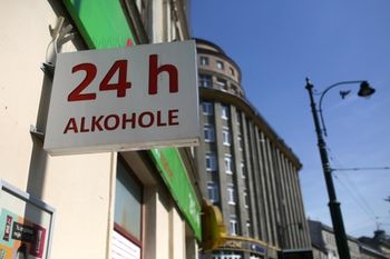 Nocny zakaz sprzedaży alkoholu w Szczecinie musi jeszcze poczekać