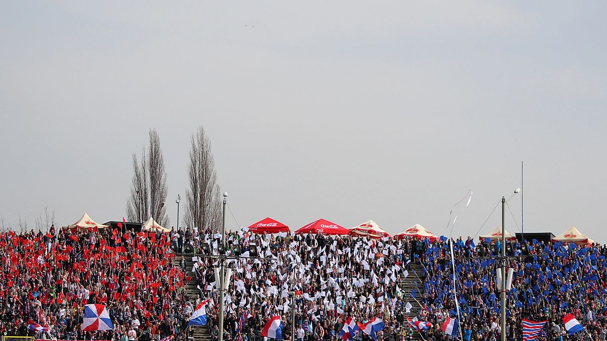 Zdjęcie okładkowe artykułu: WP SportoweFakty / Grzegorz Jarosz / Na zdjęciu: Kibice Wybrzeża Gdańsk