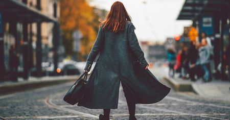 Najpiękniejsze płaszcze damskie na wiosnę: wybierz idealny model dla siebie i przygotuj się na start sezonu!