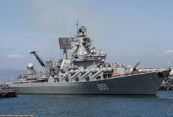 Rosyjski krążownik u wybrzeży. Niszczyciele USA obserwują