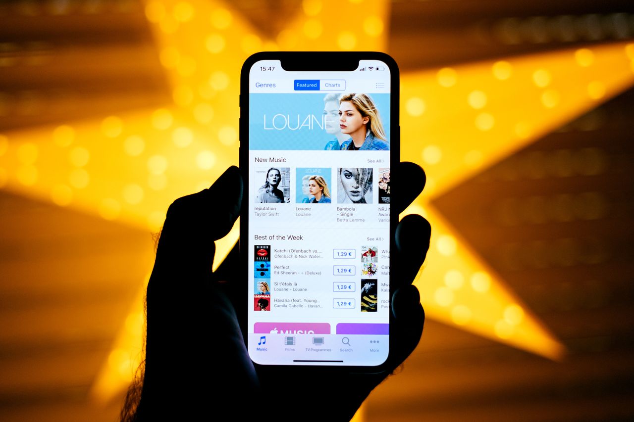 iPhone X ma mniejsze wycięcie od Pixela 3 XL, depositphotos