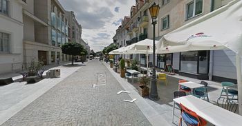 Nowa wizja Tumskiej w Płocku? Jest interpelacja w sprawie ogródków gastronomicznych