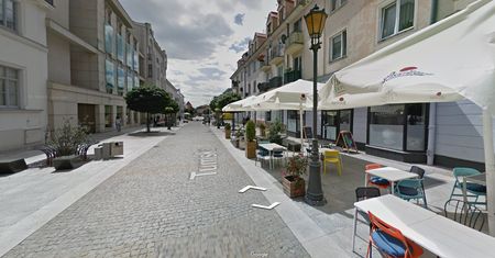 Nowa wizja Tumskiej w Płocku? Jest interpelacja w sprawie ogródków gastronomicznych