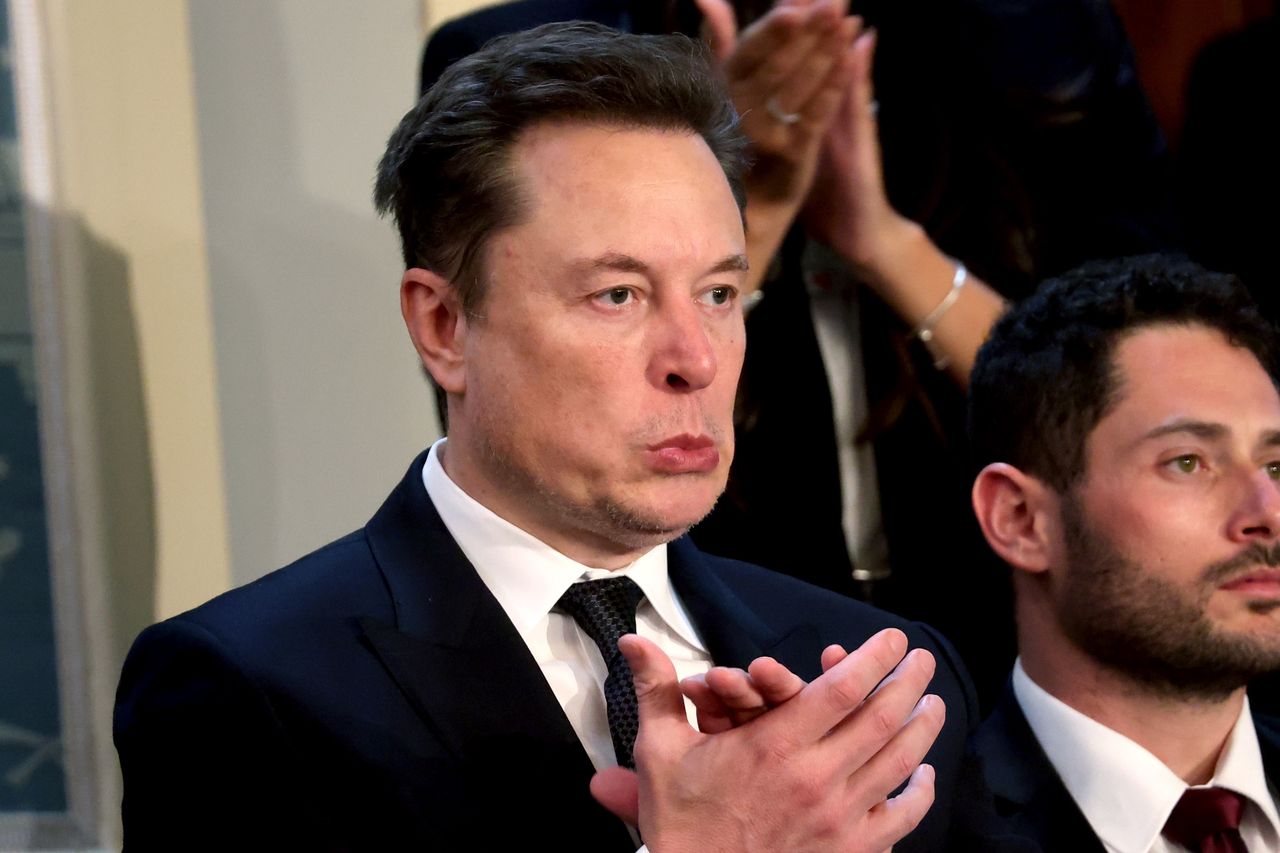 Elon Musk allegedly handed over a Tesla with a gun turret to the leader of Chechnya.