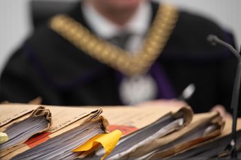 Skrępował i skatował własnego ojca. 42-latek przed sądem w Gdańsku