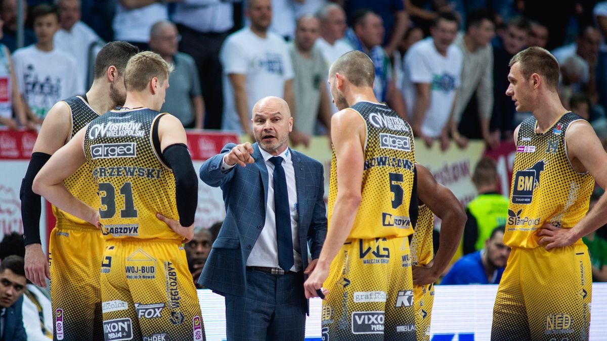 Zdjęcie okładkowe artykułu: Newspix / Jakub Janecki / Na zdjęciu: koszykarze BM Slam Stal Ostrów Wielkopolski