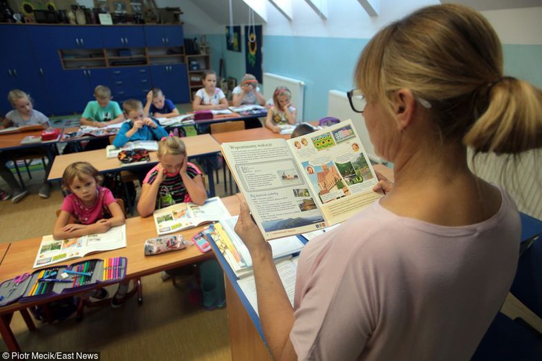 Związkowcy alarmują: pracę straci 8,9 tys. nauczycieli. MEN ripostuje: jest 14 tys. ofert