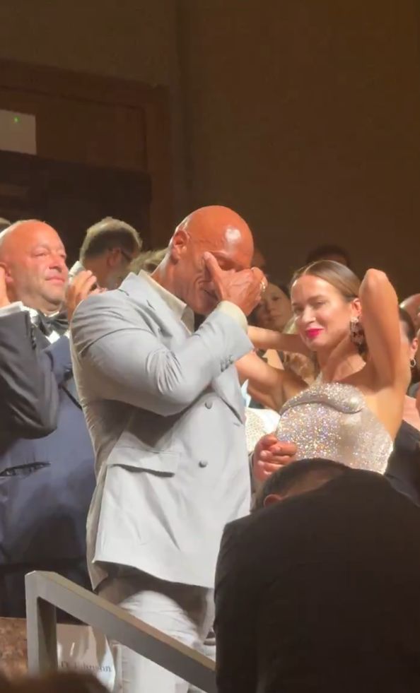 Dwayne Johnson zalał się łzami