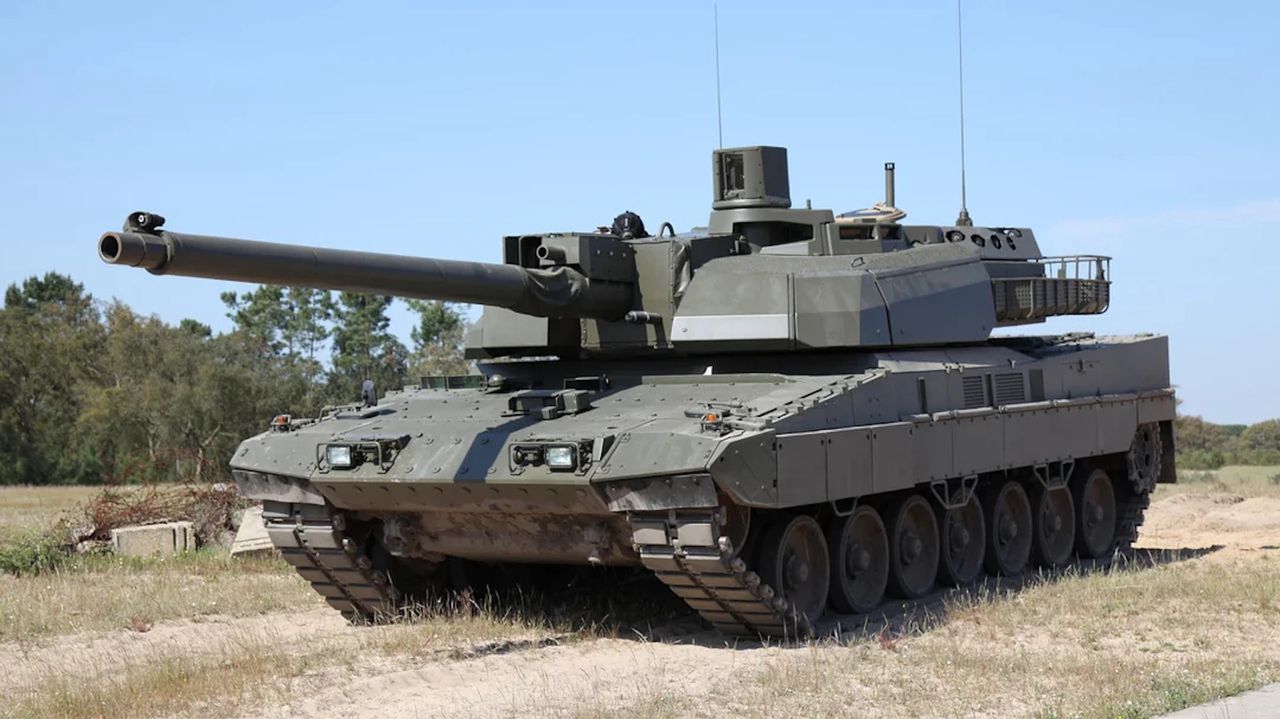 MGCS - demonstrator EMBT (podwozie niemieckiego Leoparda 2 z wieżą francuskiego czołgu Leclerc)