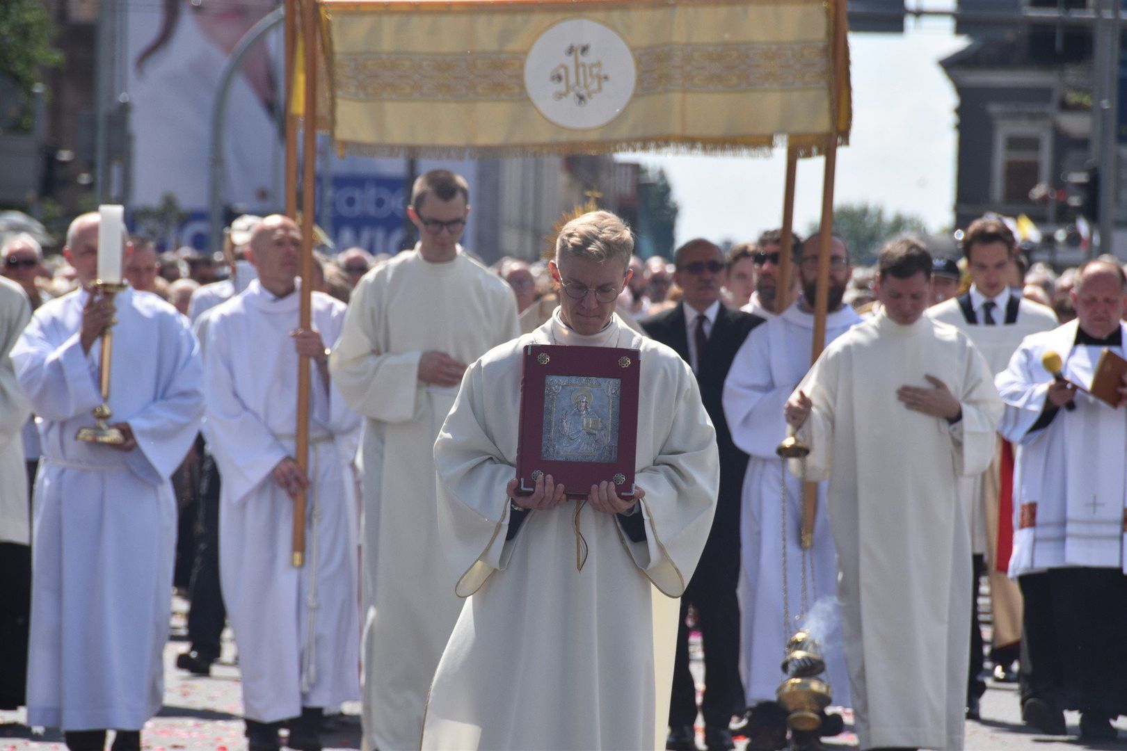 W procesji Bożego Ciała w Gorzowie co roku bierze udział kilka tysięcy osób.