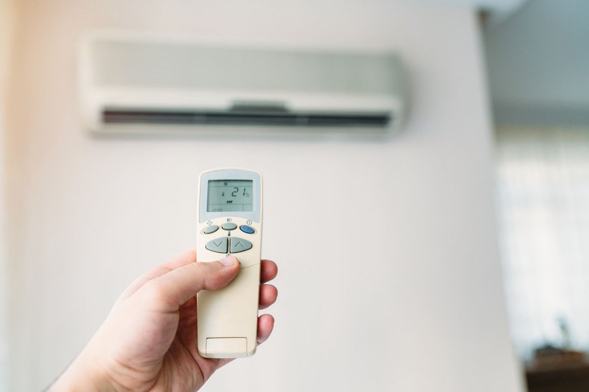 Klimatyzacja w mieszkaniu przynosi komfort w postaci oczyszczania powietrza.