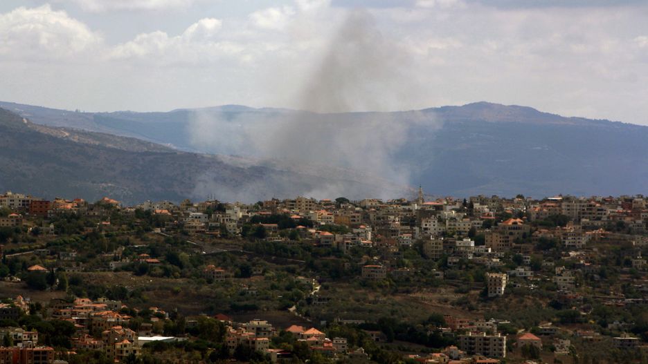 epa11614385 Smoke rises after an Israeli shelling hit the Khiyam town near the Lebanese-Israeli border in southern Lebanon, 19 September 2024. Lebanon's Health Minister Firas Abiad said on 19 September that at least 37 people have been and more than 2,900 others injured after multiple wireless communication devices (pagers) were detonated on 17 and 18 September. Lebanon's Hezbollah said in a statement that Israel was behind the attacks. The Israeli military stated that it struck a number of Hezbollah targets in Lebanon to 'degrade' the group's capabilities and infrastructure, accusing the militant group of turning southern Lebanon into a 'combat zone'.  EPA/STR 
Dostawca: PAP/EPA.
STR